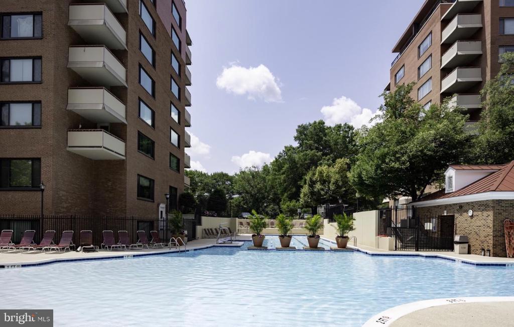 1121 ARLINGTON BOULEVARD Unit: 520