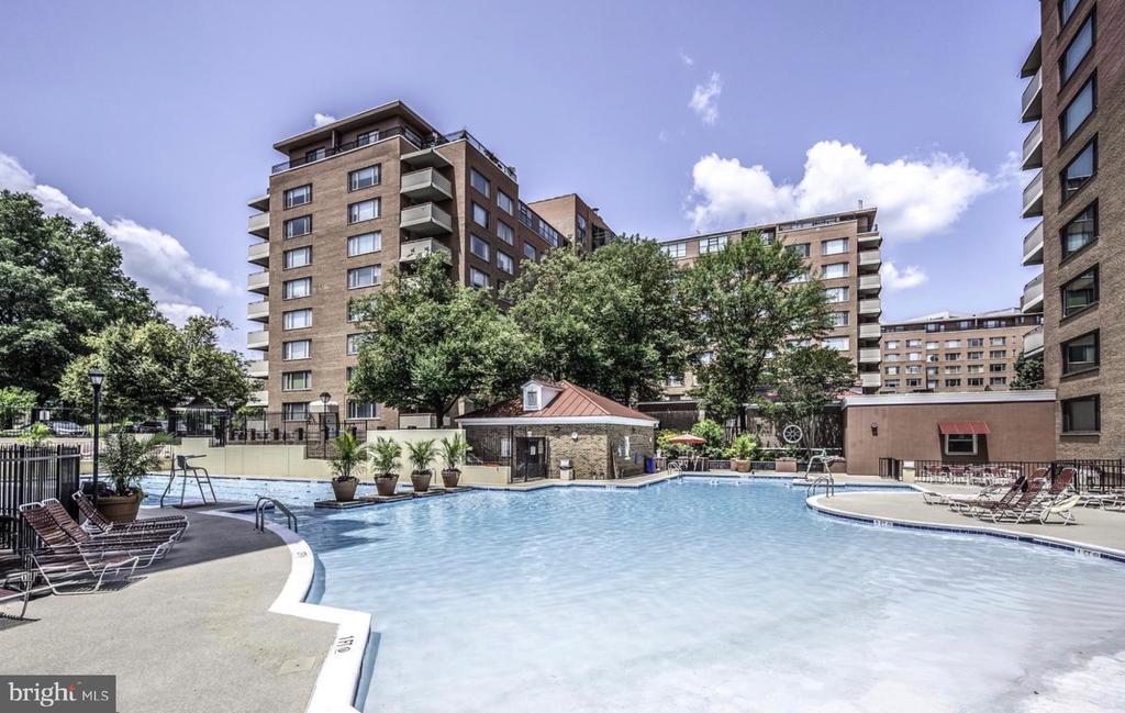 1121 ARLINGTON BOULEVARD Unit: 520