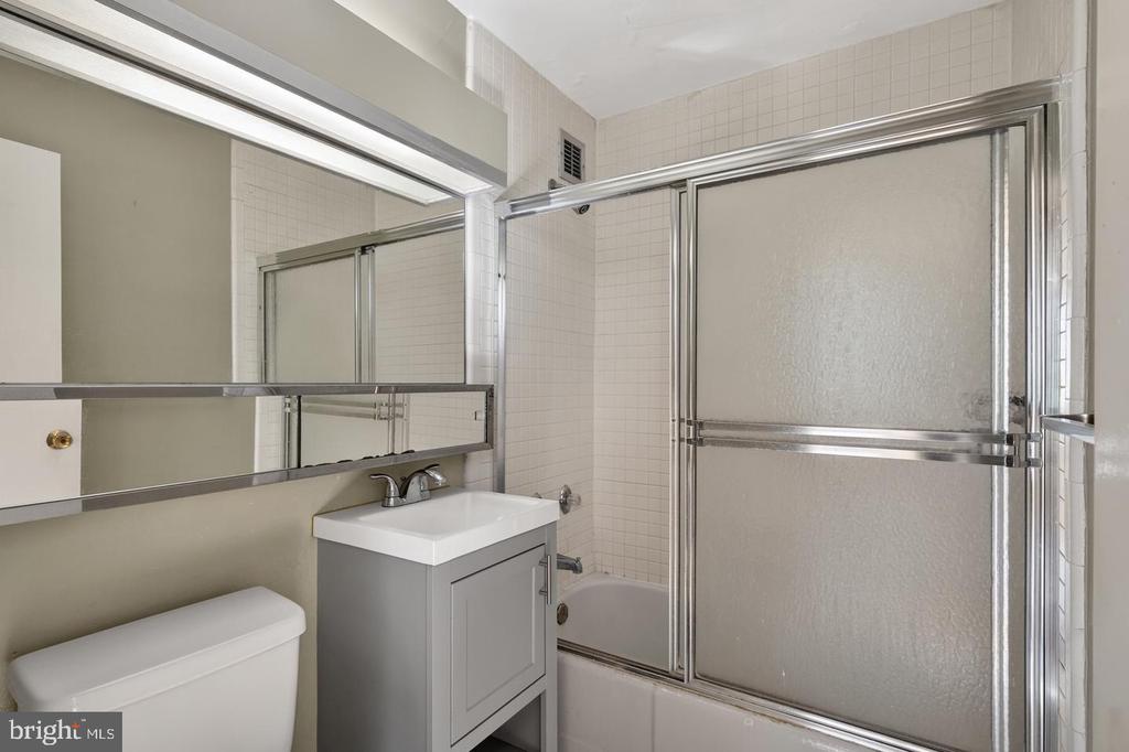 1121 ARLINGTON BOULEVARD Unit: 520
