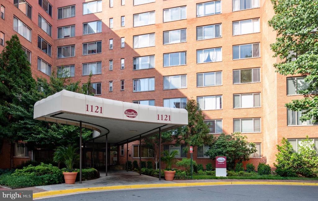 1121 ARLINGTON BOULEVARD Unit: 520