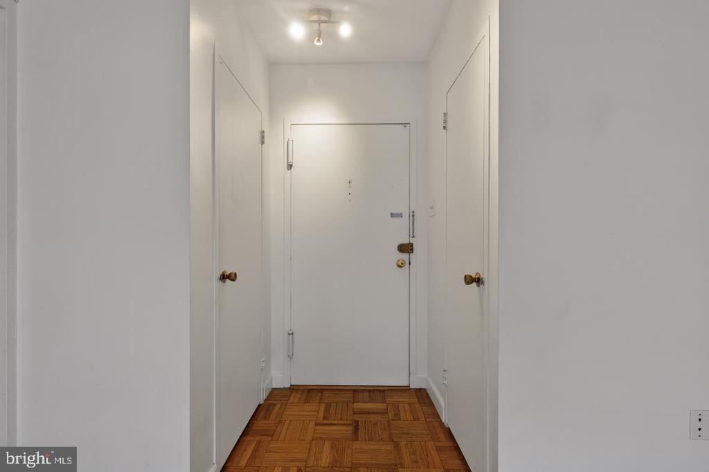 1121 ARLINGTON BOULEVARD Unit: 520