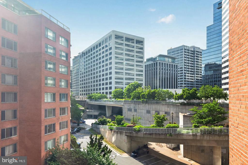 1121 ARLINGTON BOULEVARD Unit: 520