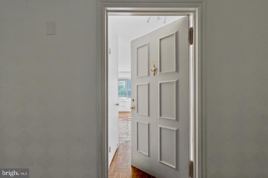 1121 ARLINGTON BOULEVARD Unit: 520