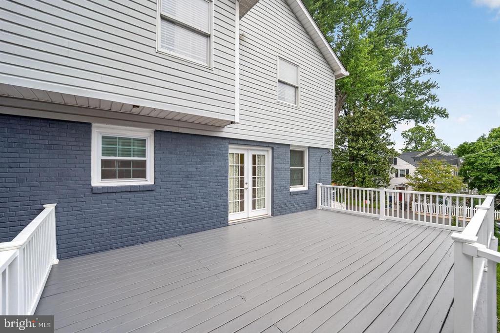 2637 N GREENBRIER STREET