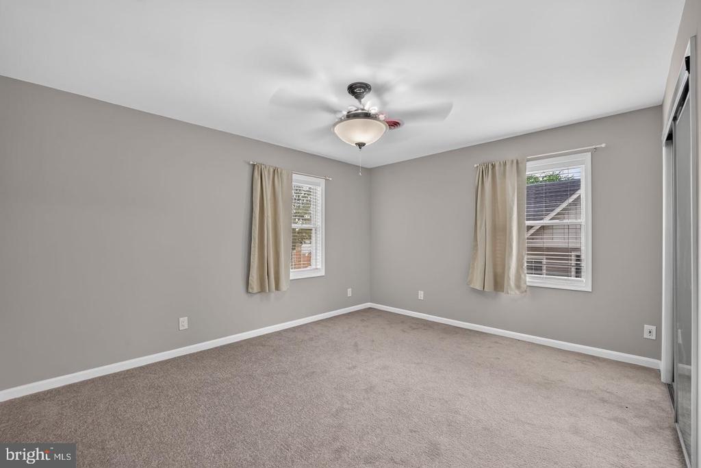 2637 N GREENBRIER STREET