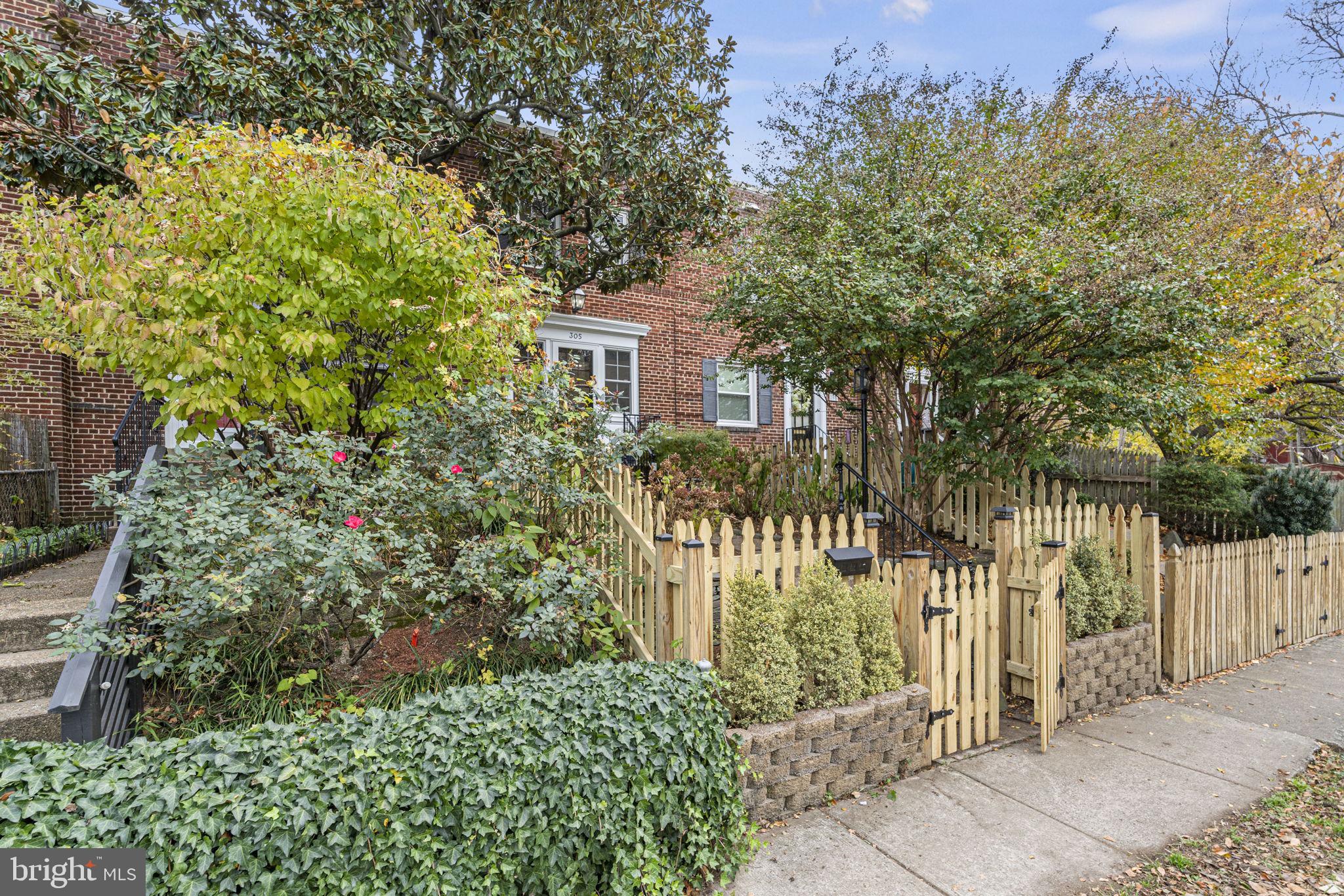 305 MOUNT VERNON AVENUE