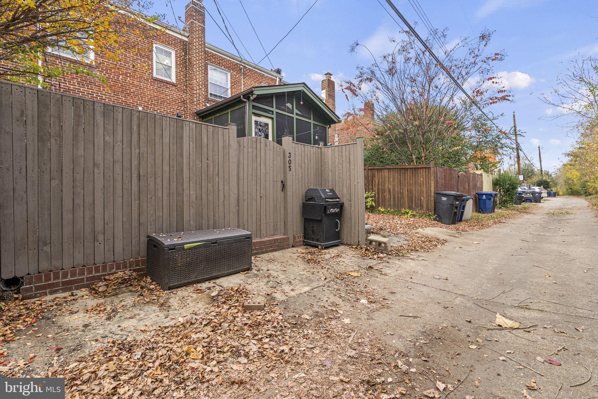 305 MOUNT VERNON AVENUE
