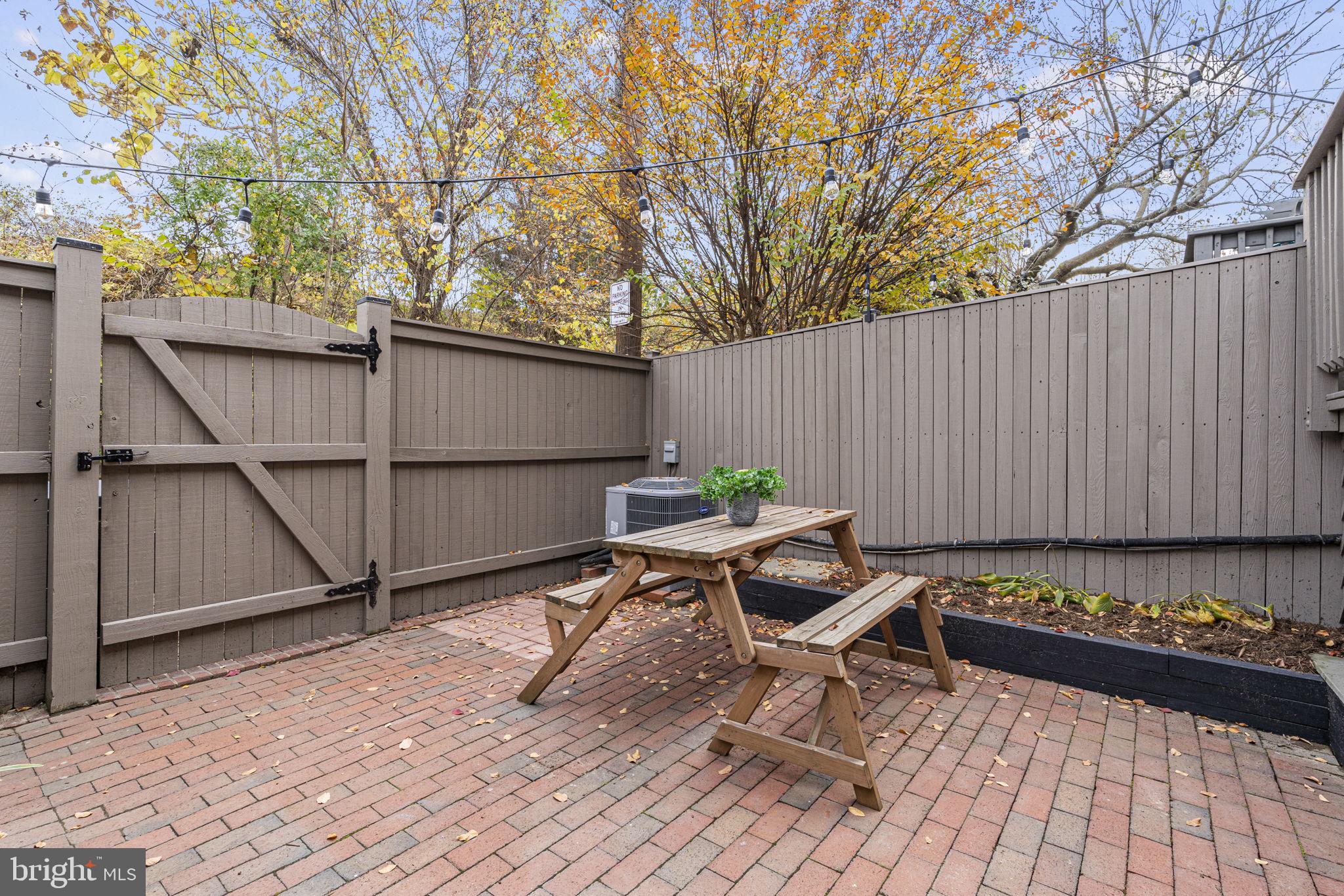 305 MOUNT VERNON AVENUE