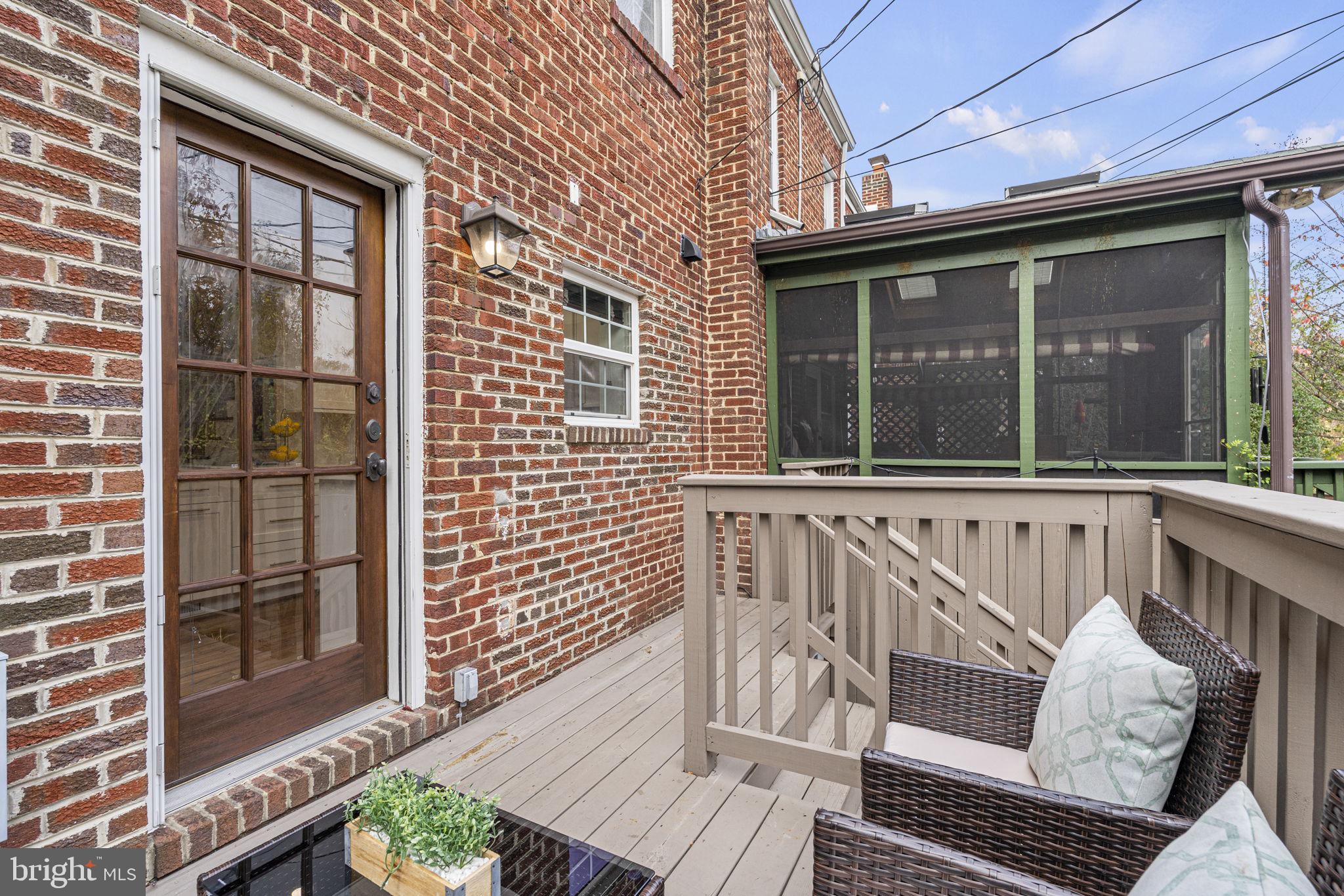 305 MOUNT VERNON AVENUE