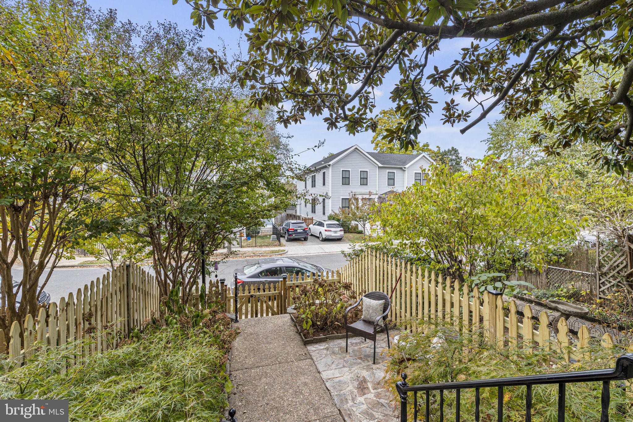 305 MOUNT VERNON AVENUE
