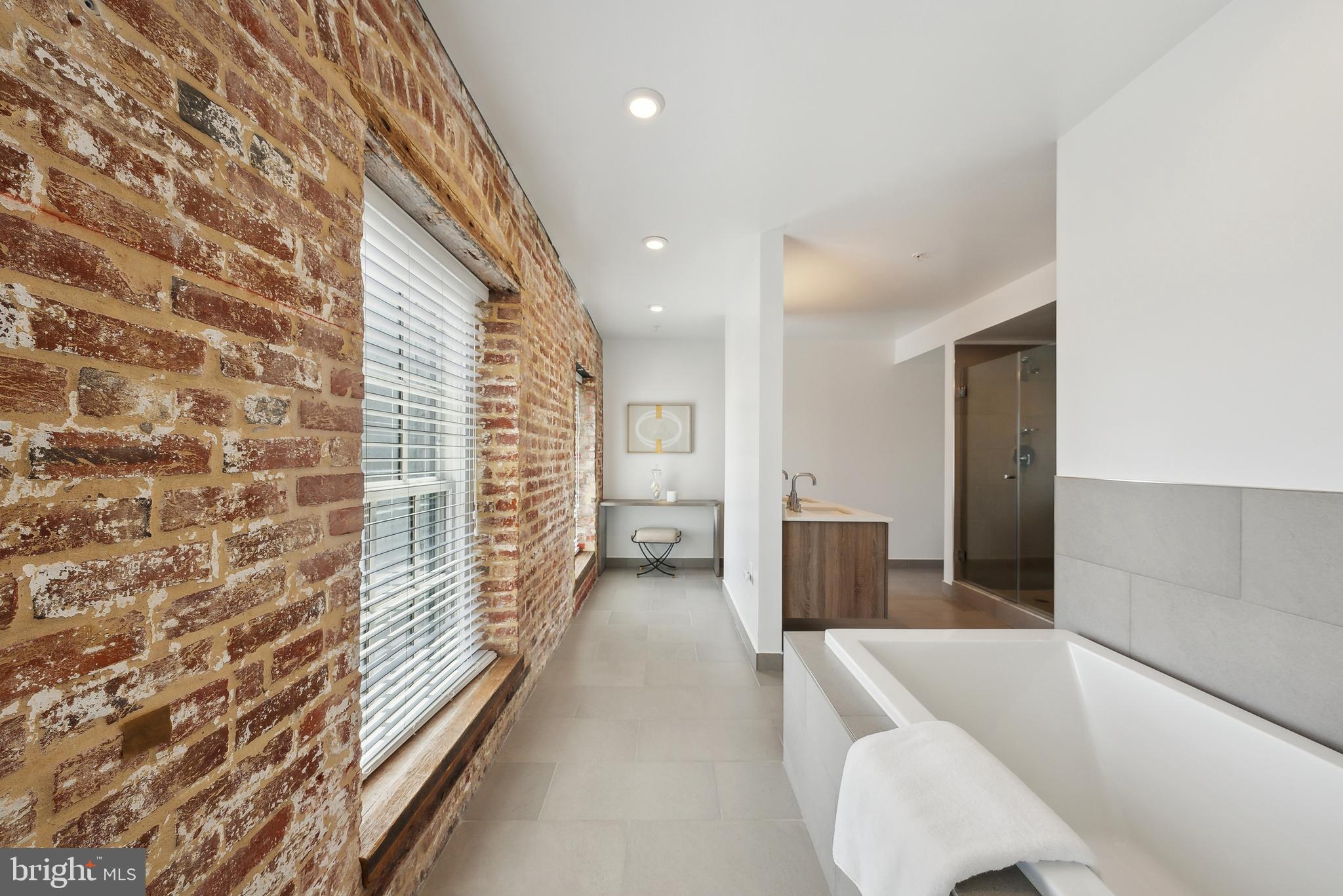 515 N WASHINGTON STREET 401