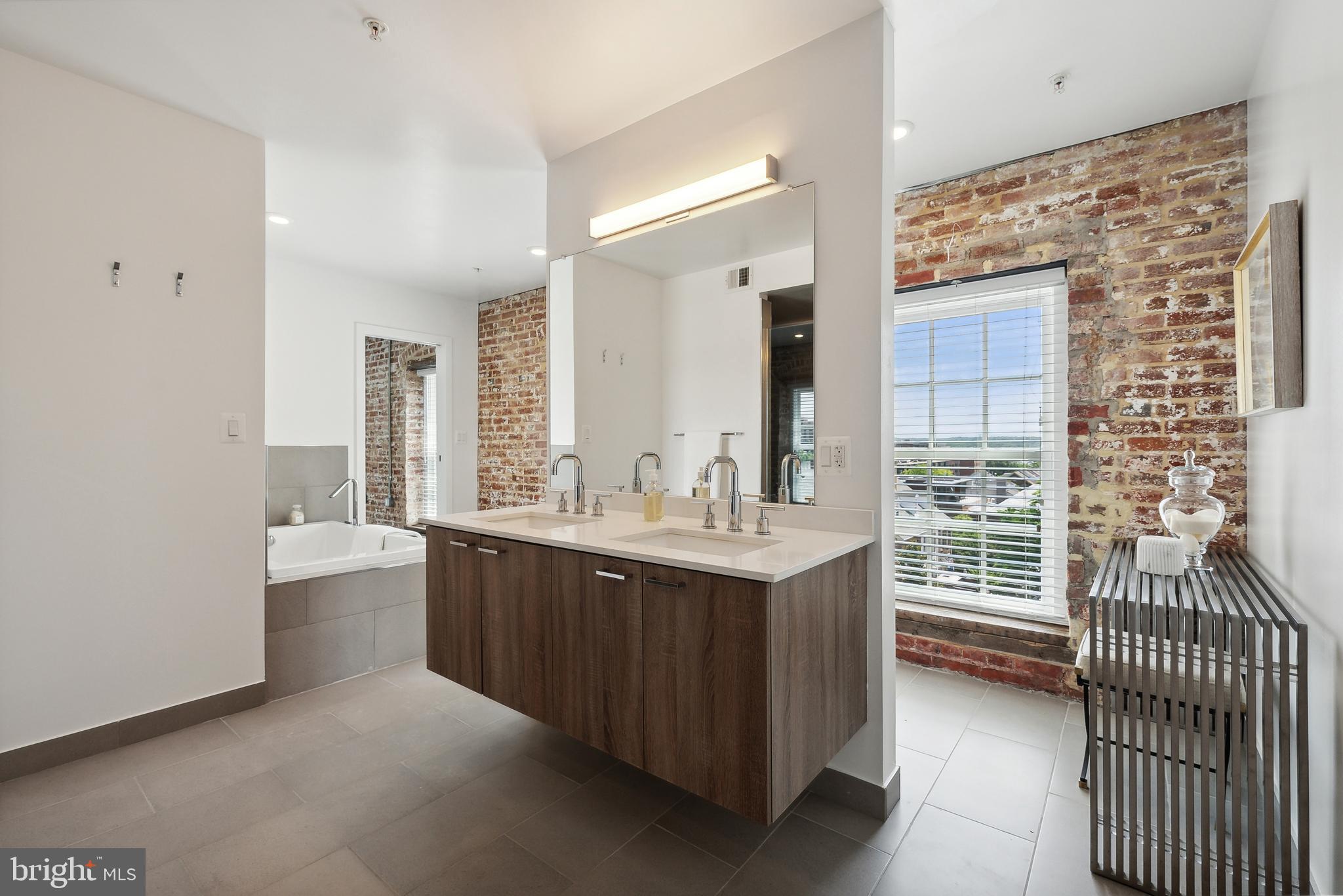 515 N WASHINGTON STREET 401