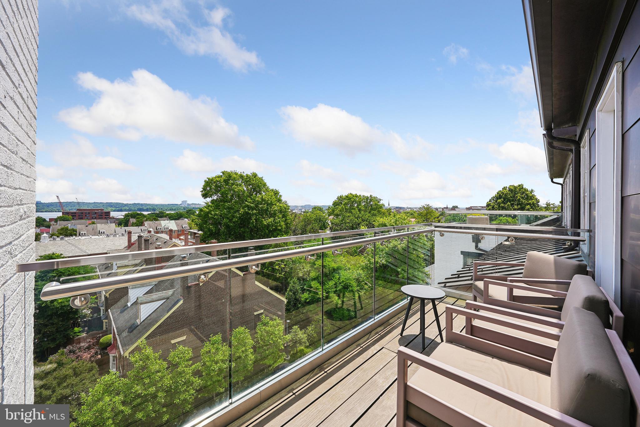 515 N WASHINGTON STREET 401