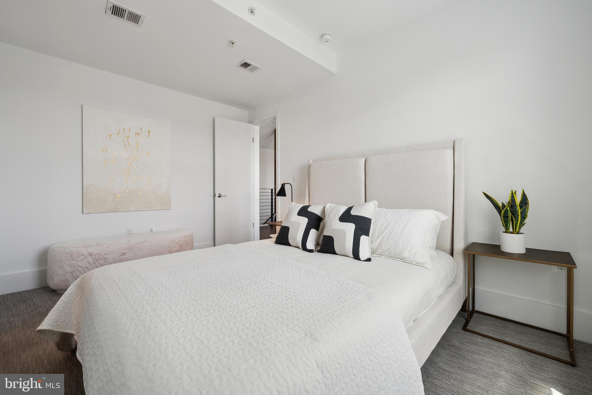 515 N WASHINGTON STREET 401