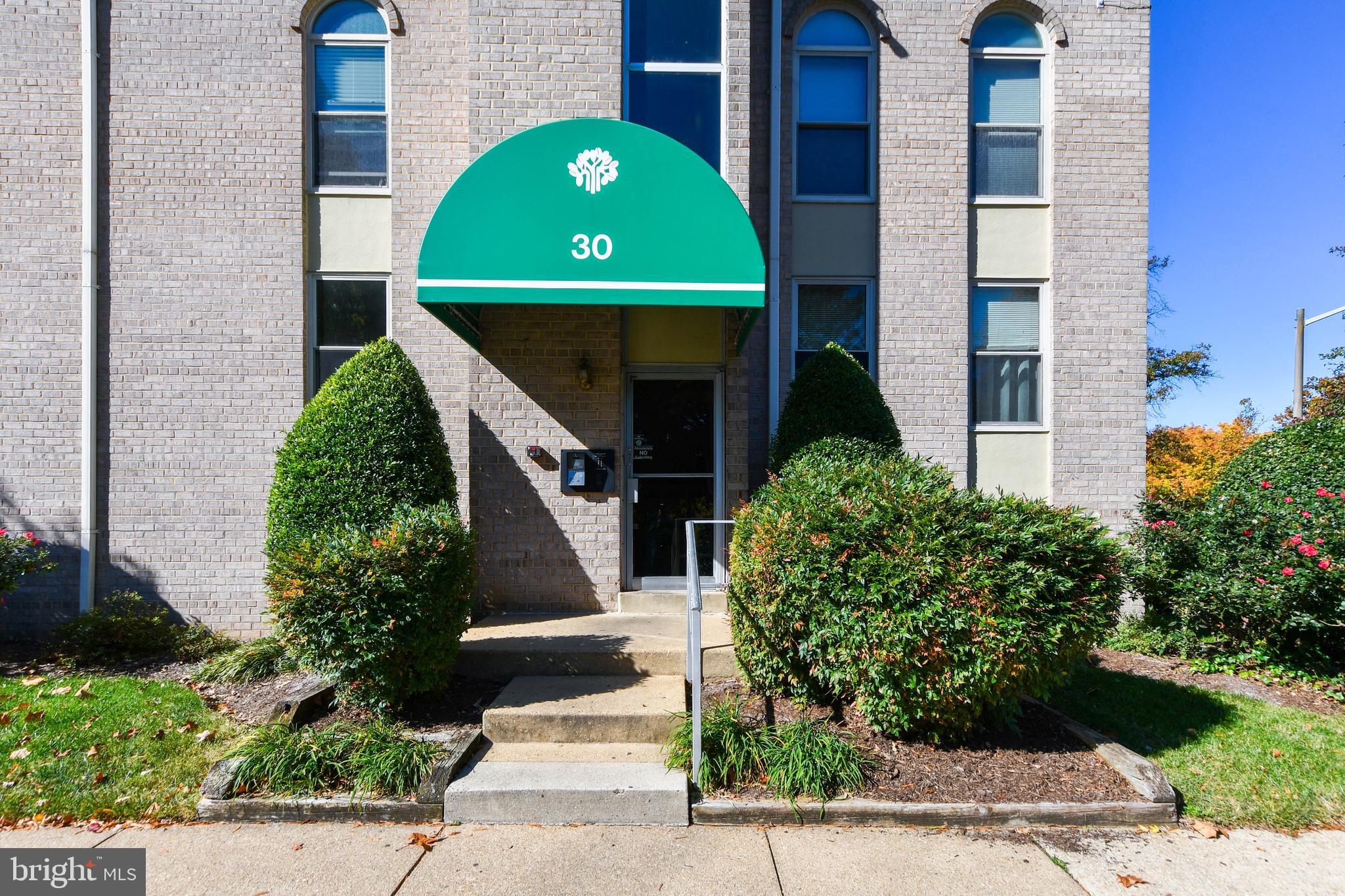 30 CANTERBURY SQUARE 202