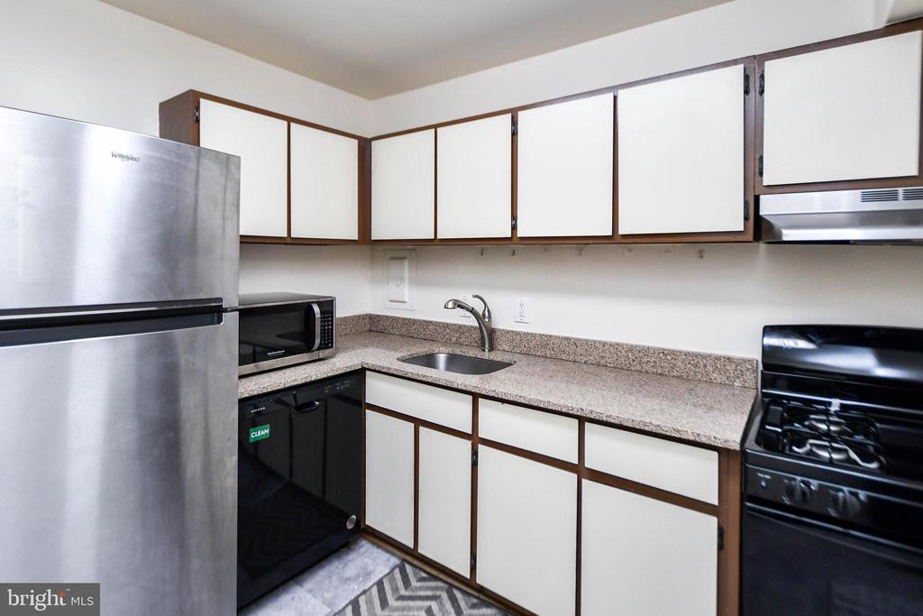 30 CANTERBURY SQUARE 202