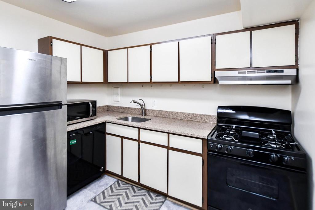 30 CANTERBURY SQUARE 202