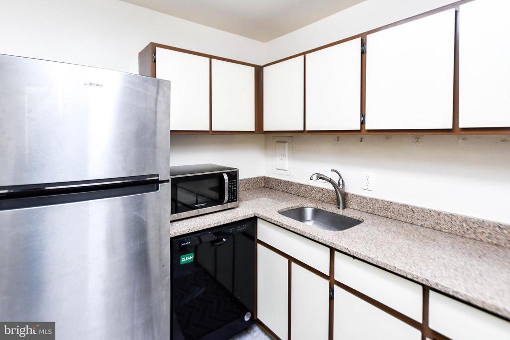 30 CANTERBURY SQUARE 202