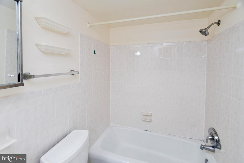 30 CANTERBURY SQUARE 202