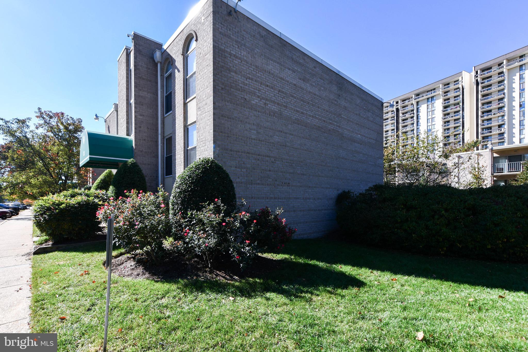 30 CANTERBURY SQUARE 202