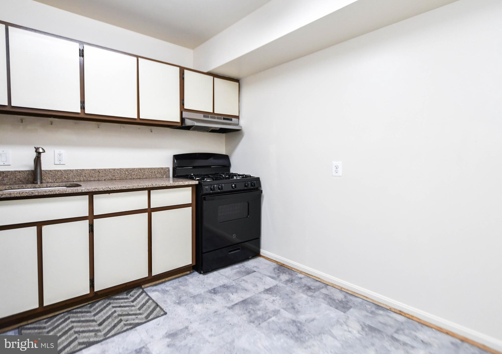 30 CANTERBURY SQUARE 202