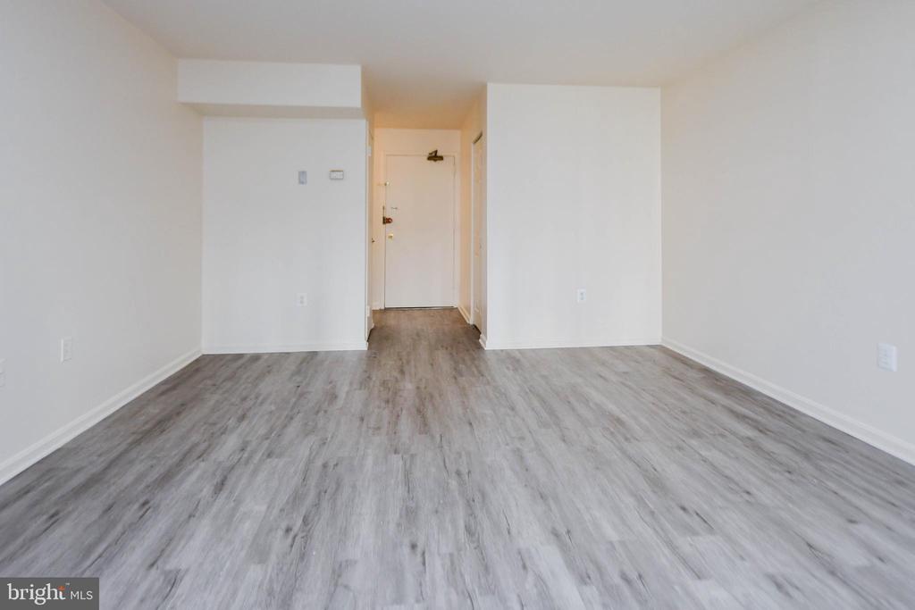 30 CANTERBURY SQUARE 202