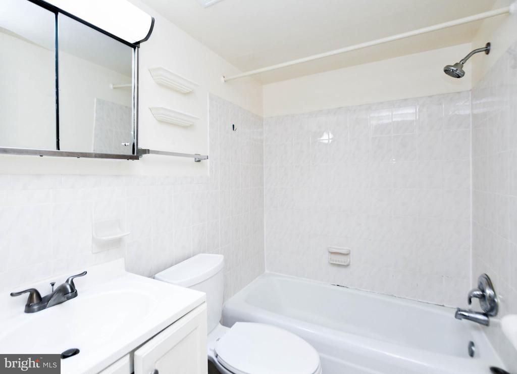30 CANTERBURY SQUARE 202