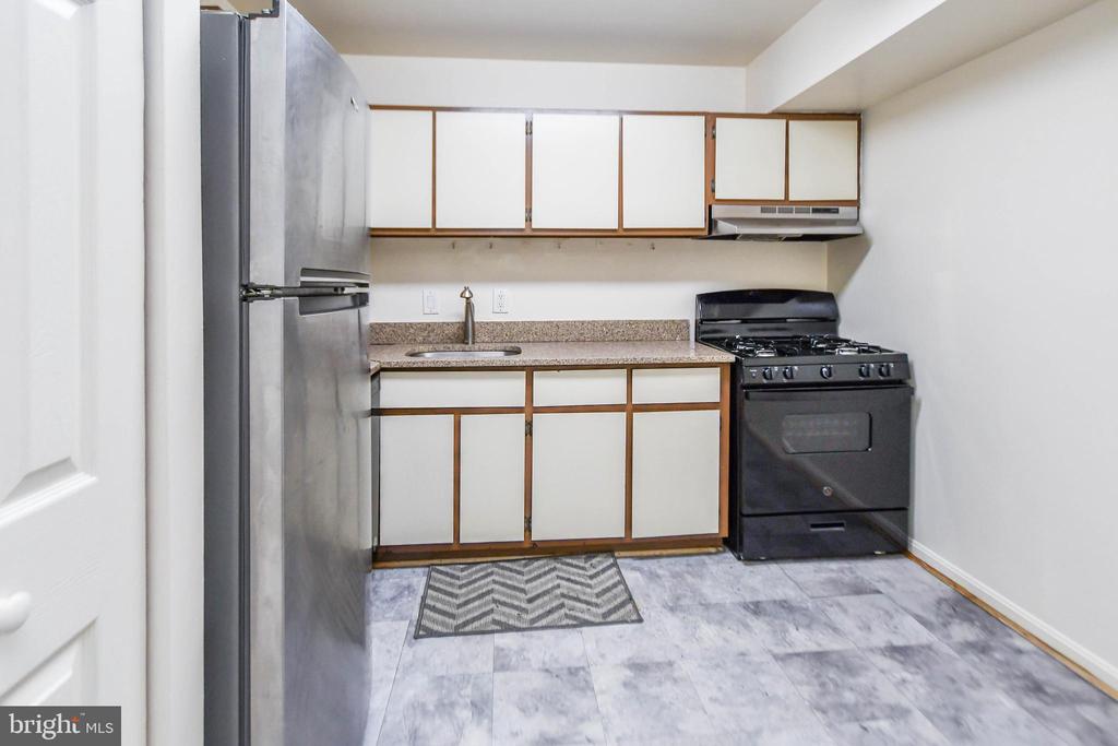30 CANTERBURY SQUARE 202