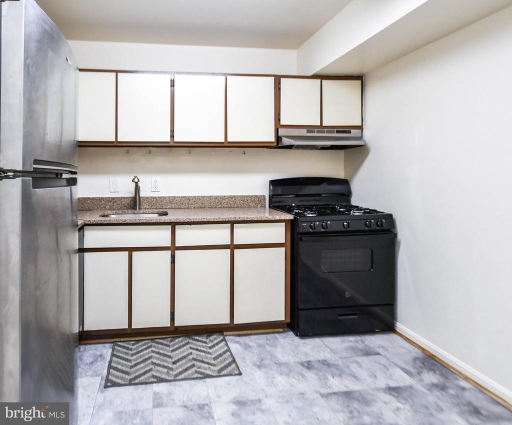 30 CANTERBURY SQUARE 202
