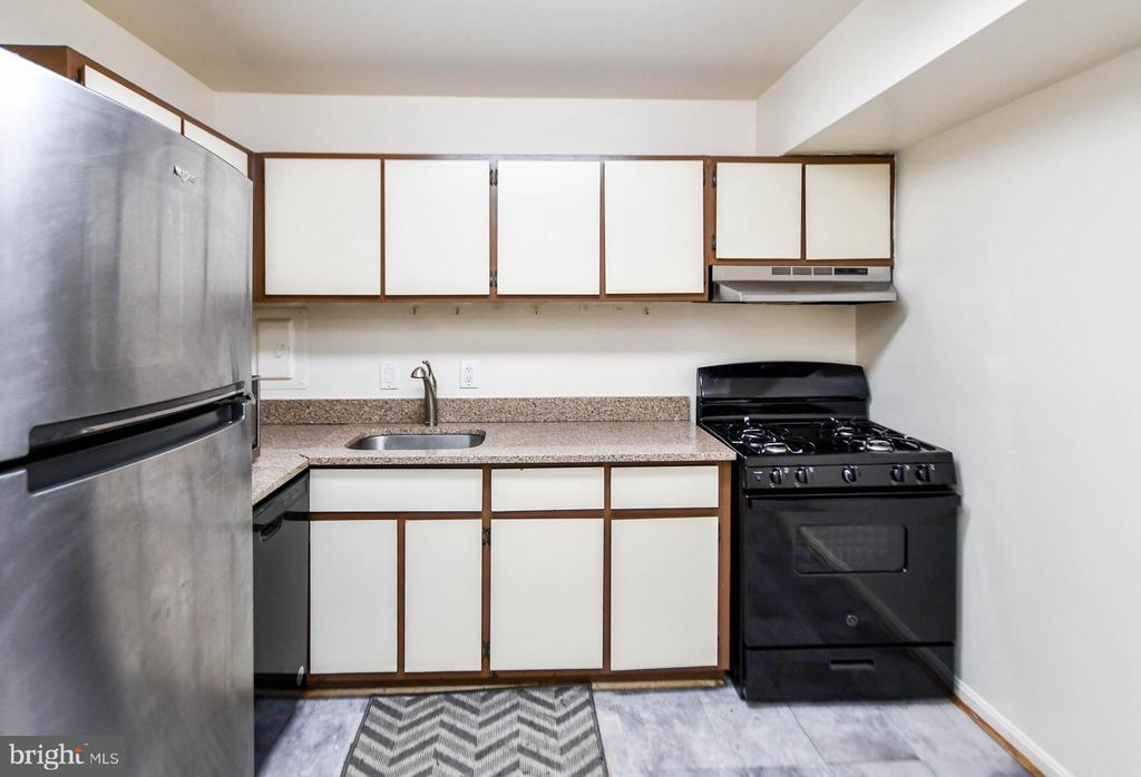 30 CANTERBURY SQUARE 202