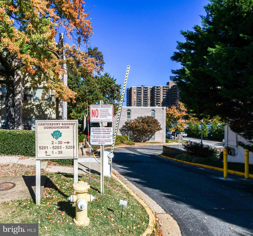 30 CANTERBURY SQUARE 202