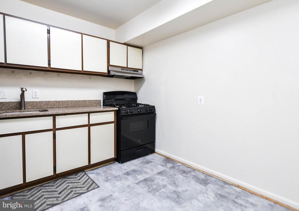 30 CANTERBURY SQUARE 202