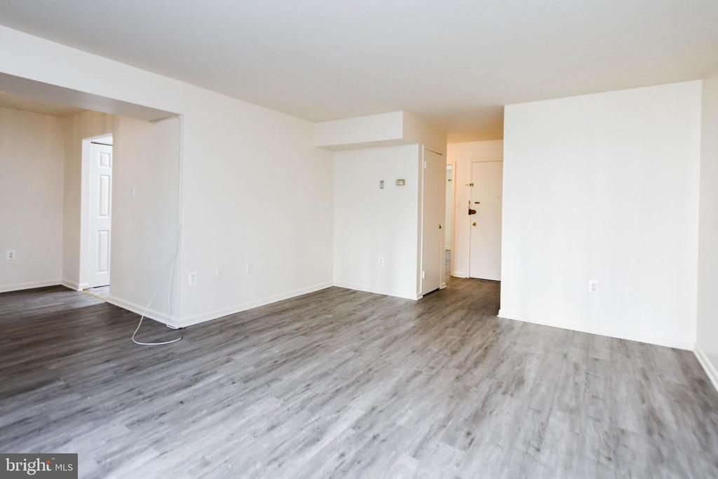 30 CANTERBURY SQUARE 202