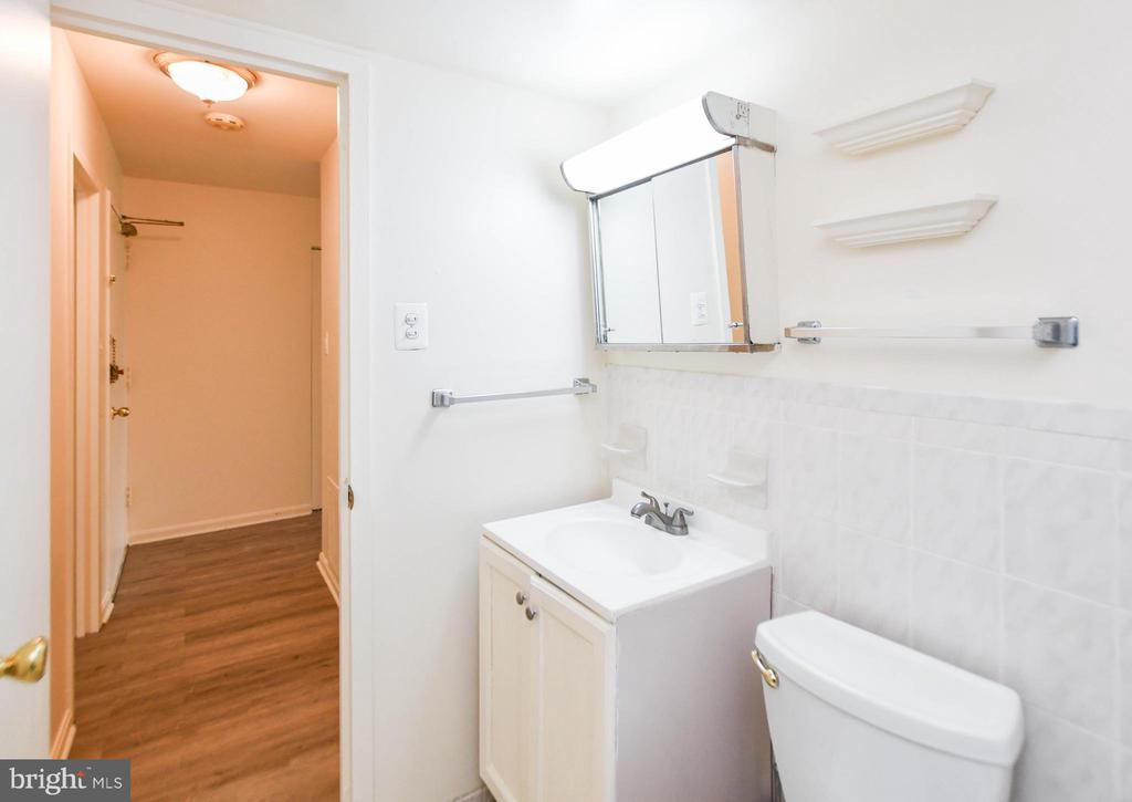 30 CANTERBURY SQUARE 202