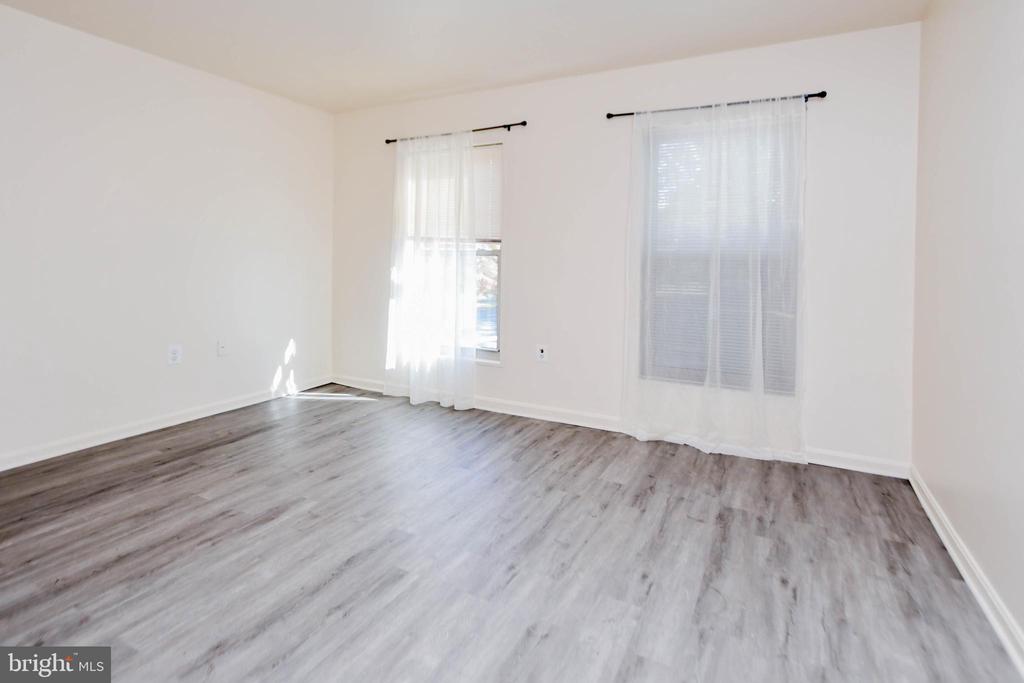 30 CANTERBURY SQUARE 202