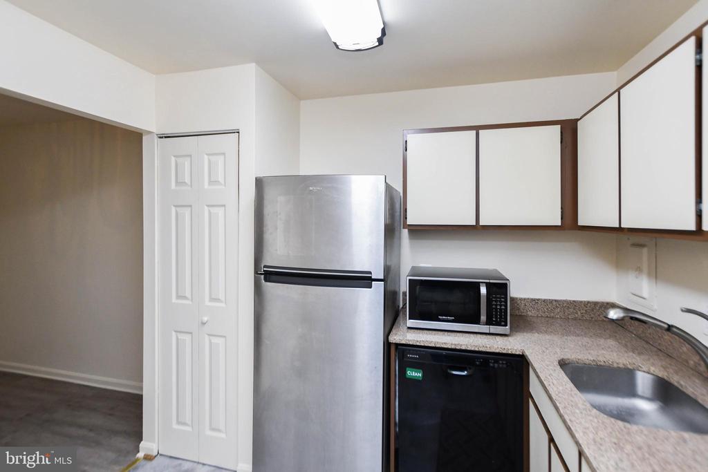 30 CANTERBURY SQUARE 202
