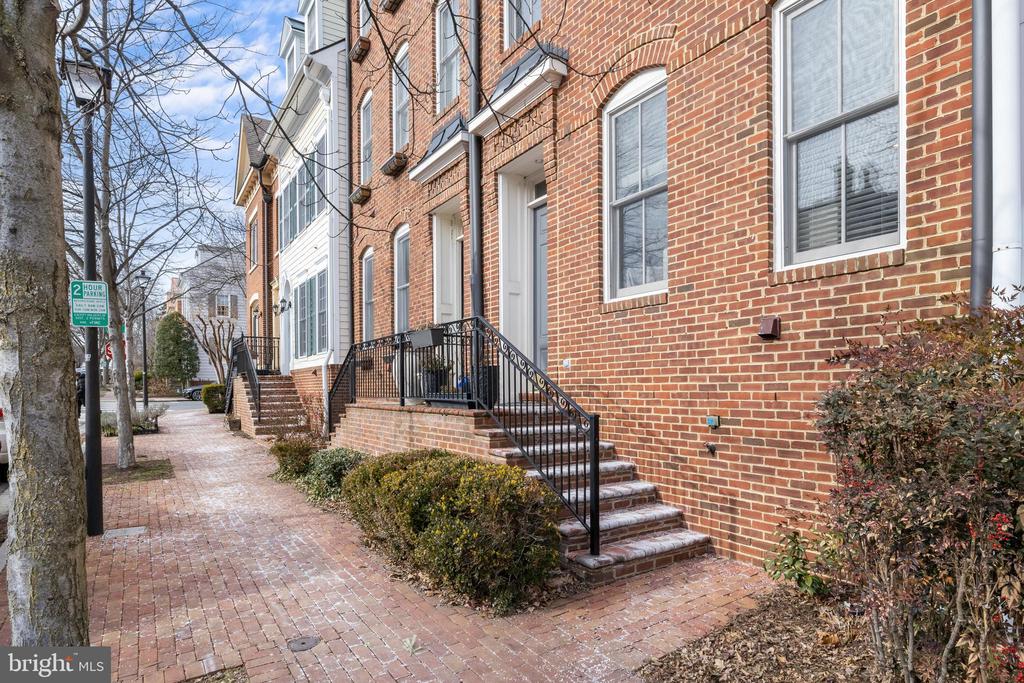 419 PRINCESS STREET