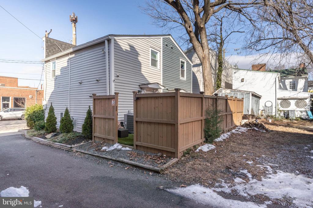 229 N HENRY STREET