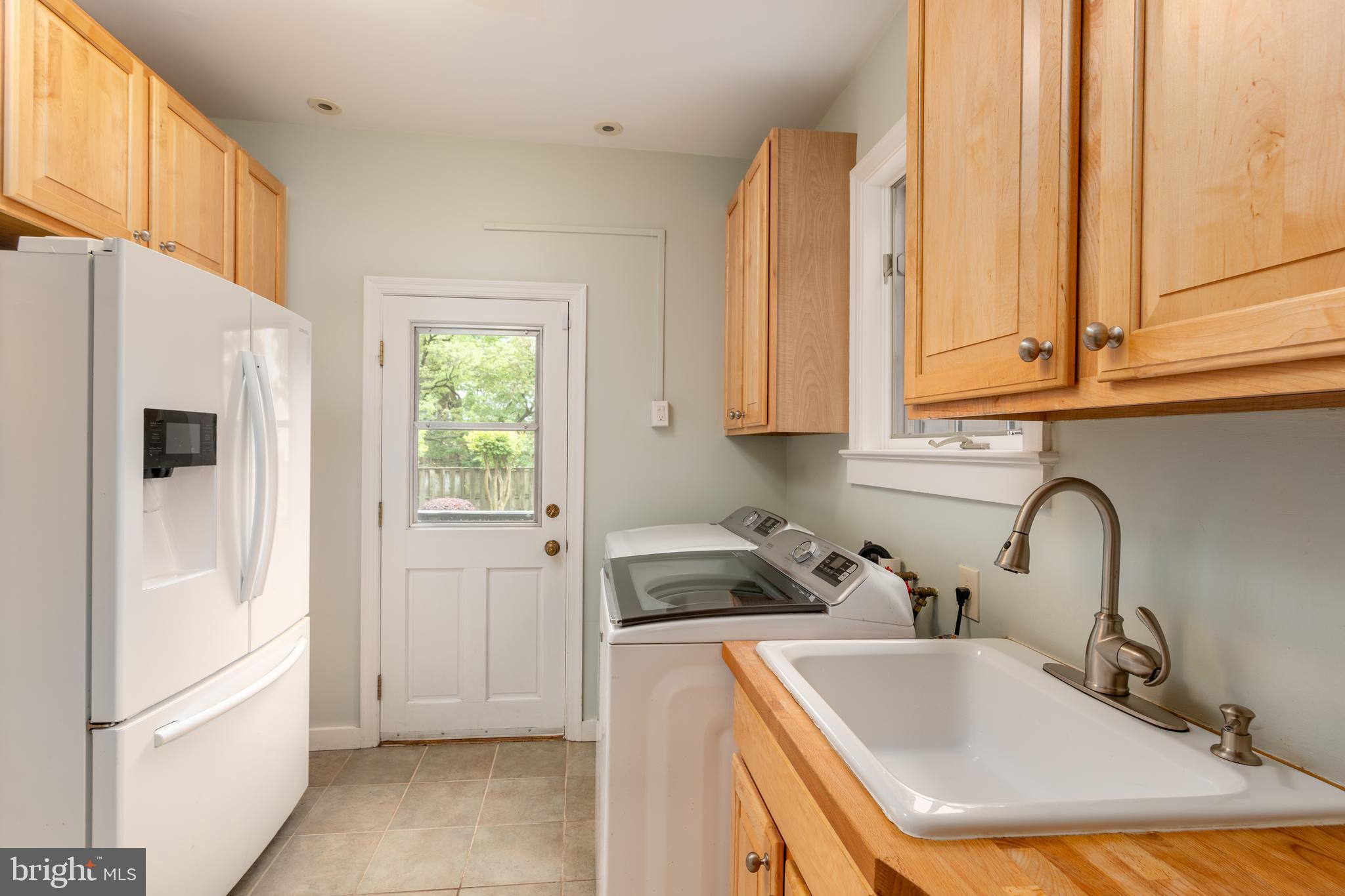 10 W HOWELL AVENUE