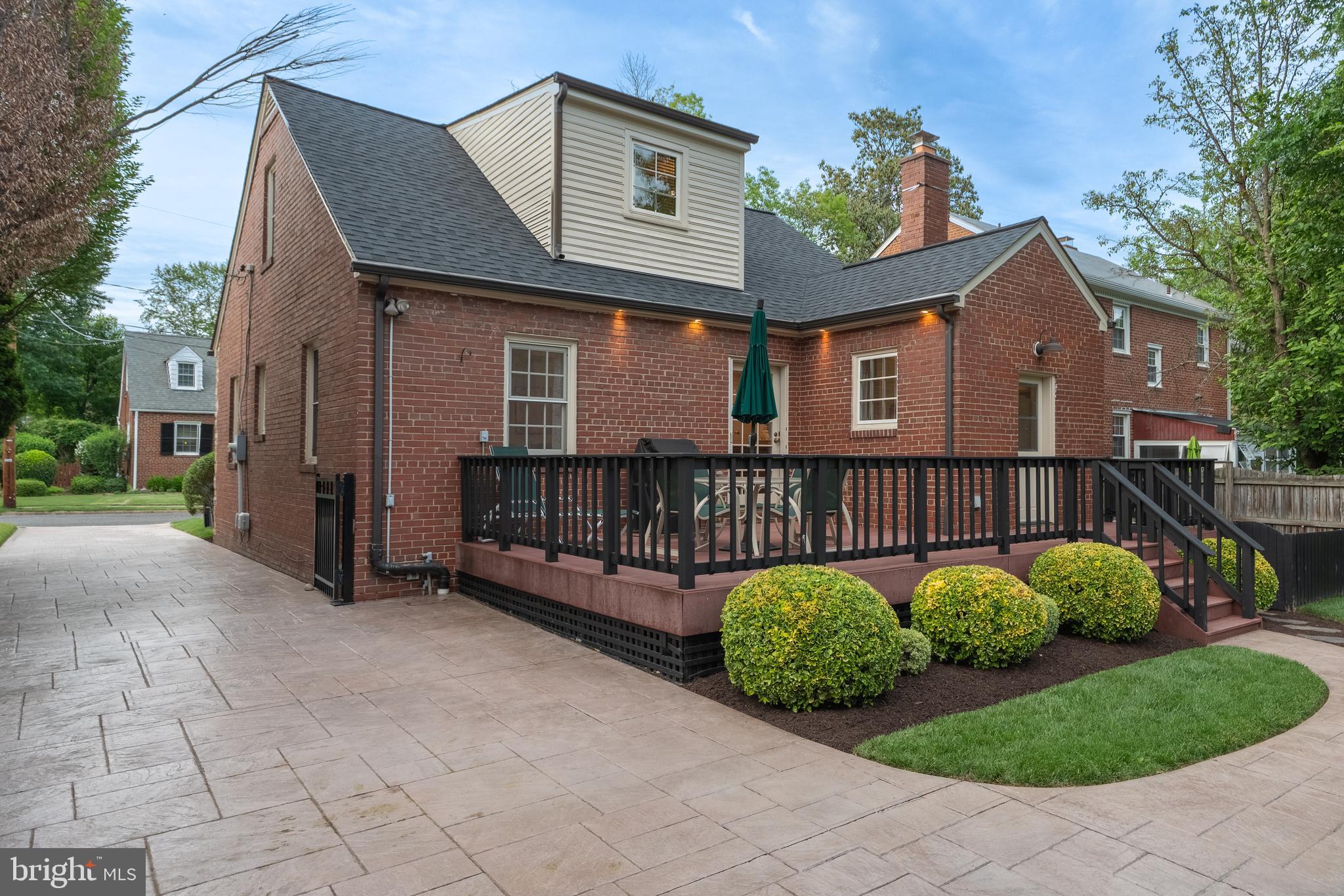 10 W HOWELL AVENUE