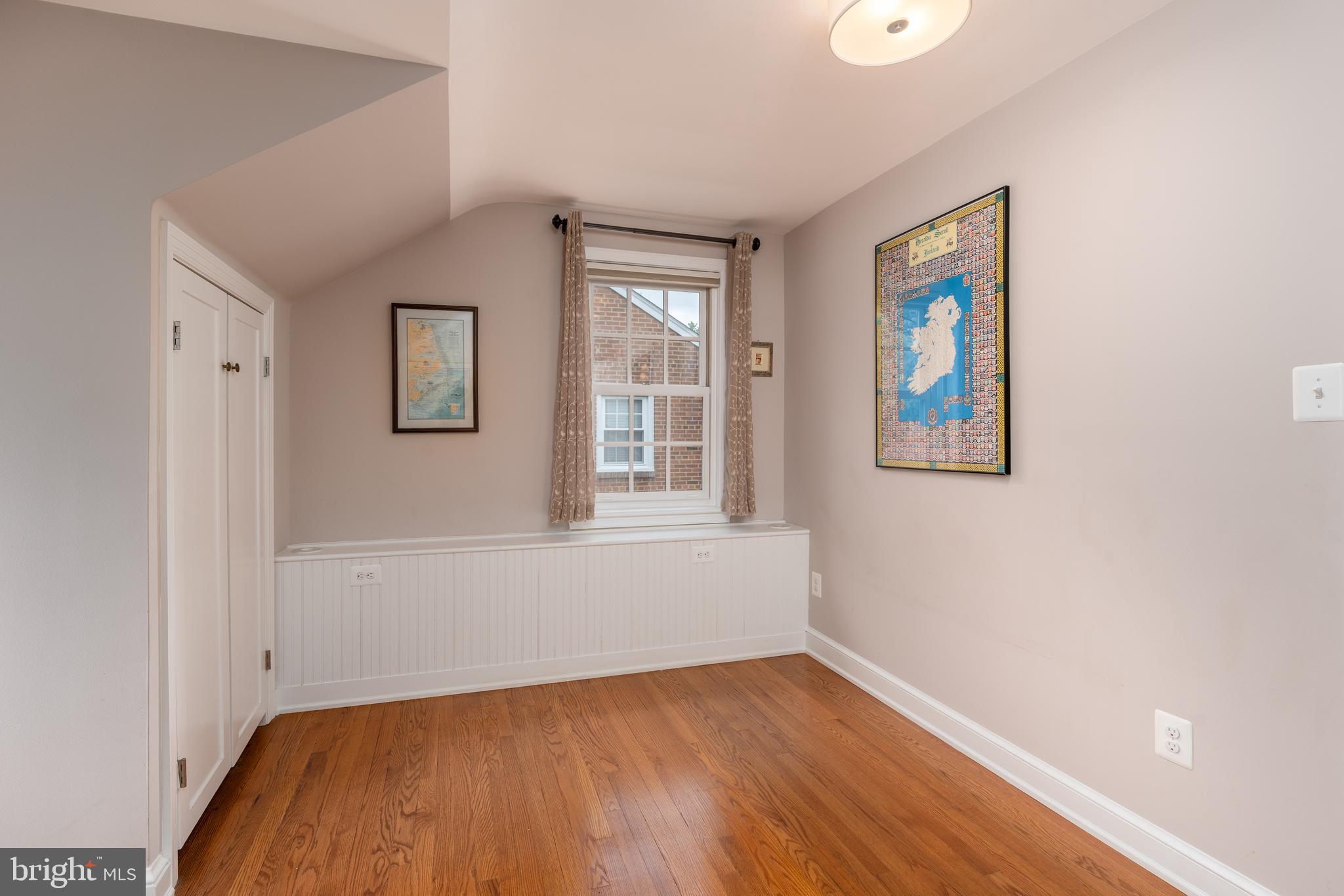 10 W HOWELL AVENUE