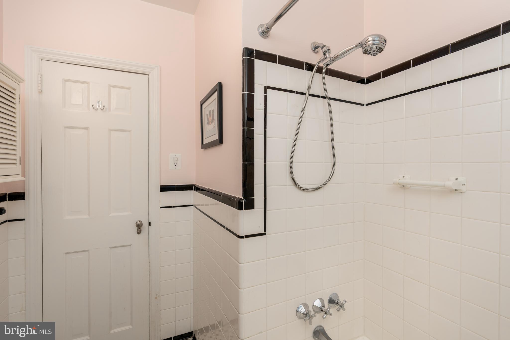 10 W HOWELL AVENUE