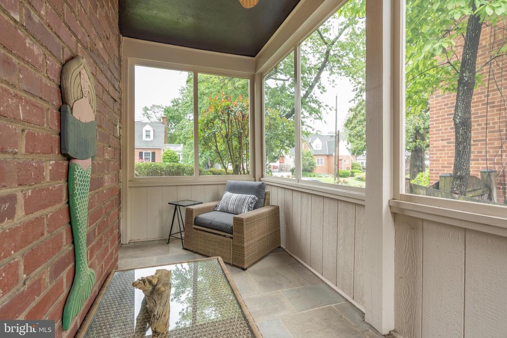10 W HOWELL AVENUE