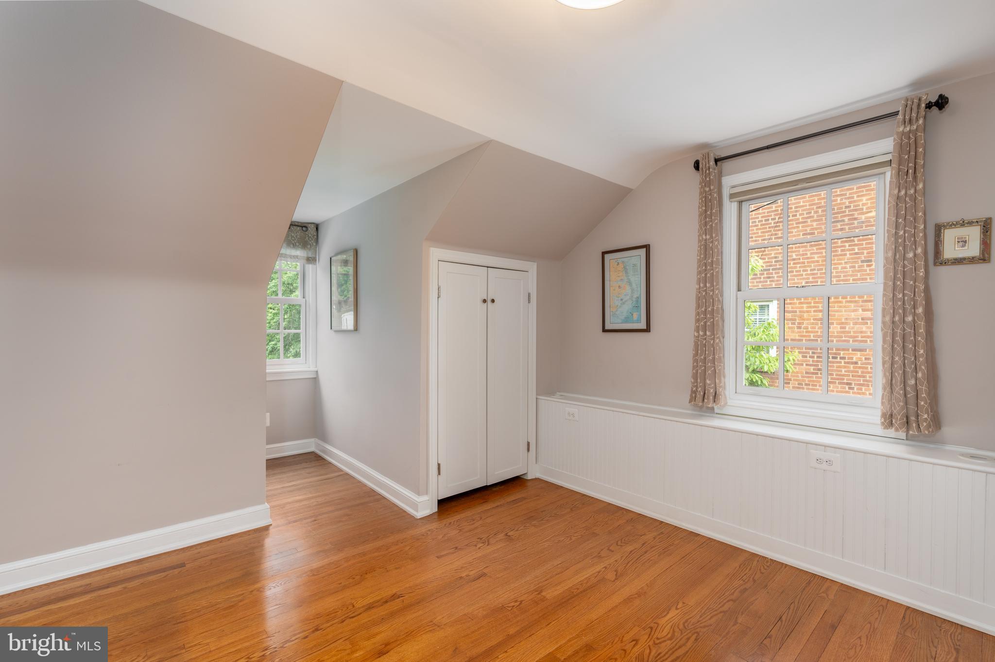 10 W HOWELL AVENUE