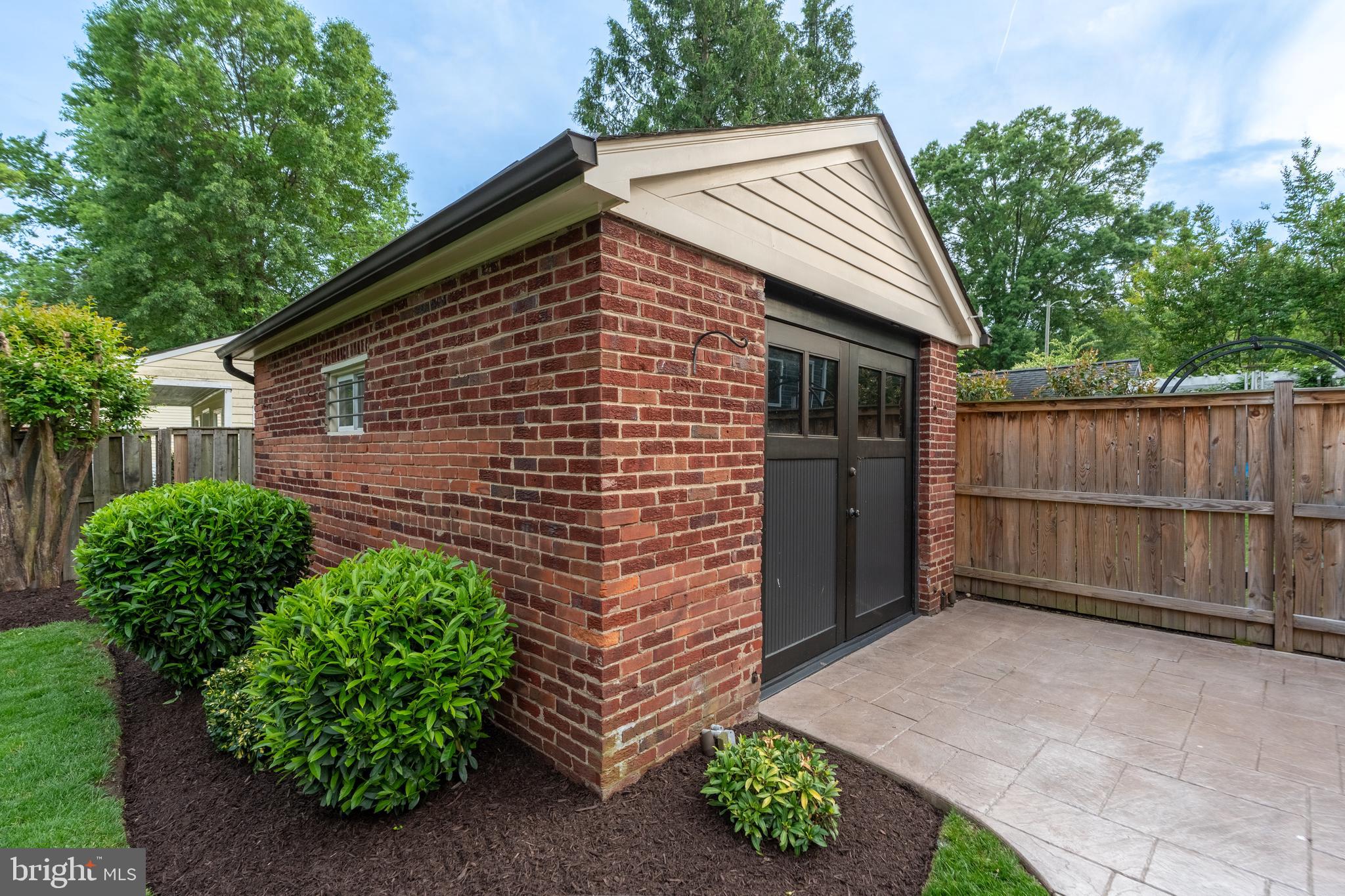10 W HOWELL AVENUE