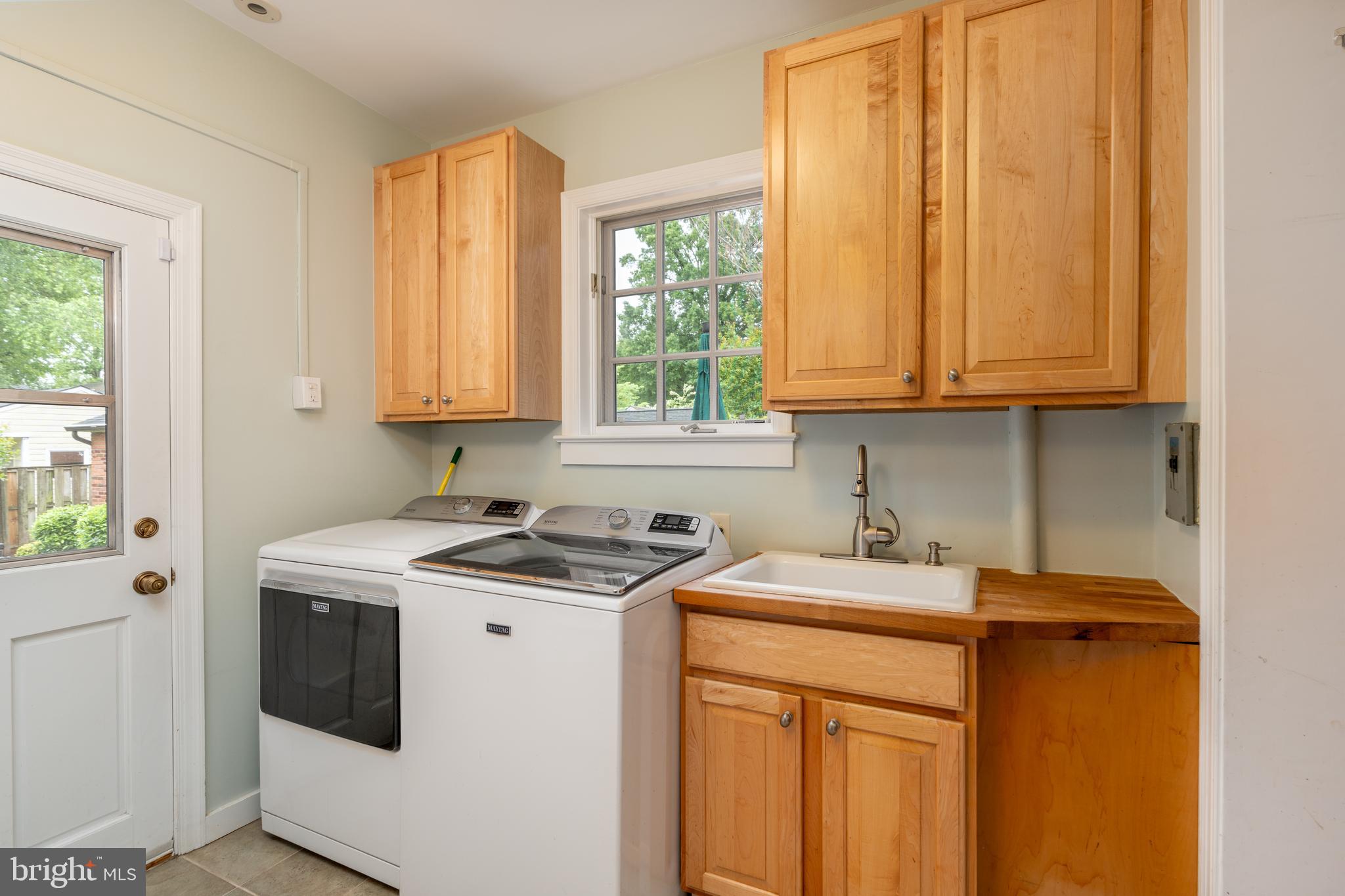 10 W HOWELL AVENUE