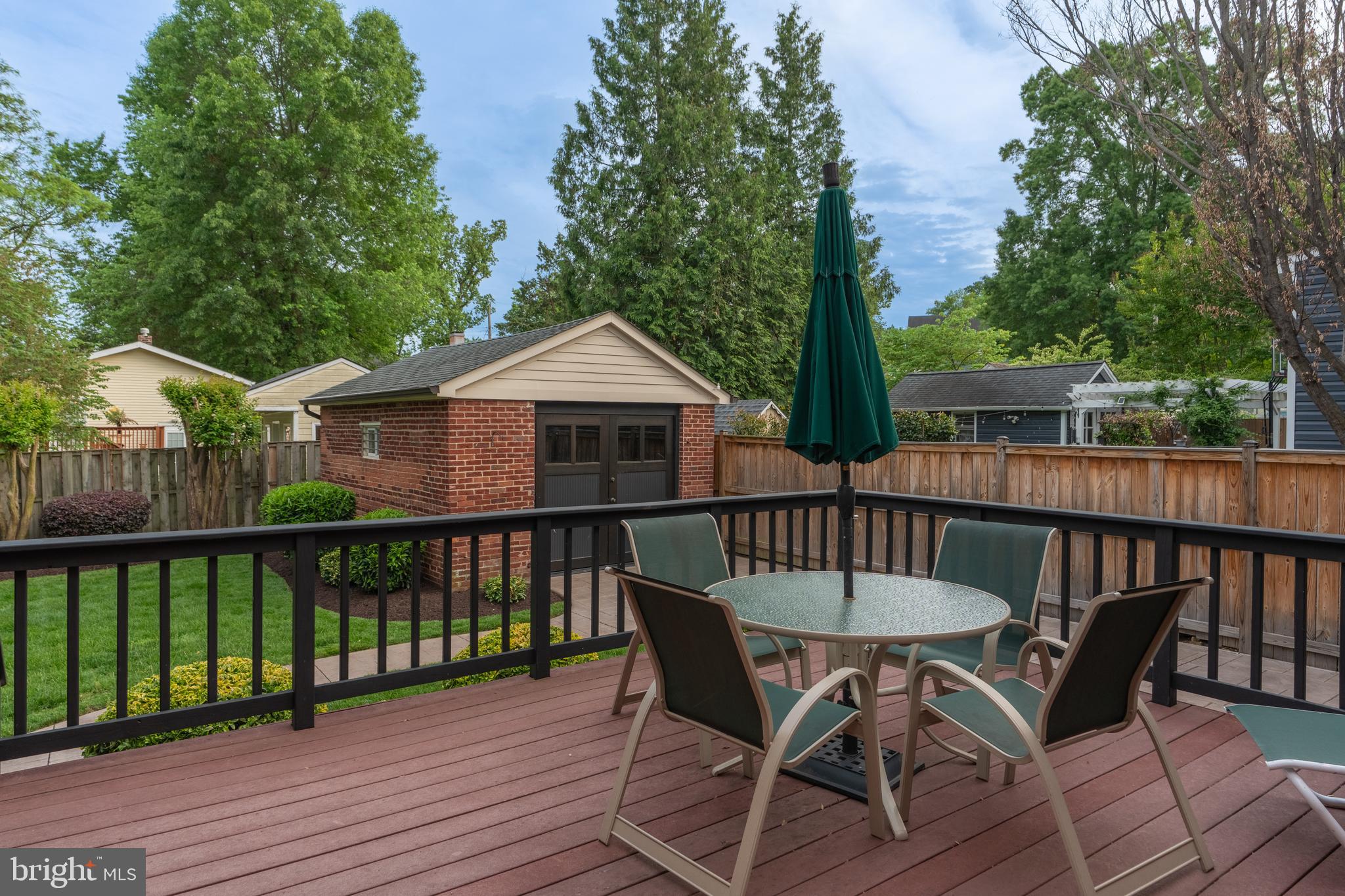 10 W HOWELL AVENUE