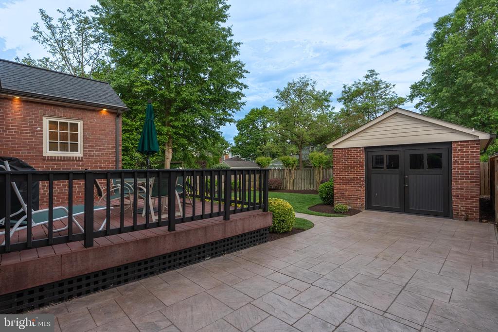 10 W HOWELL AVENUE