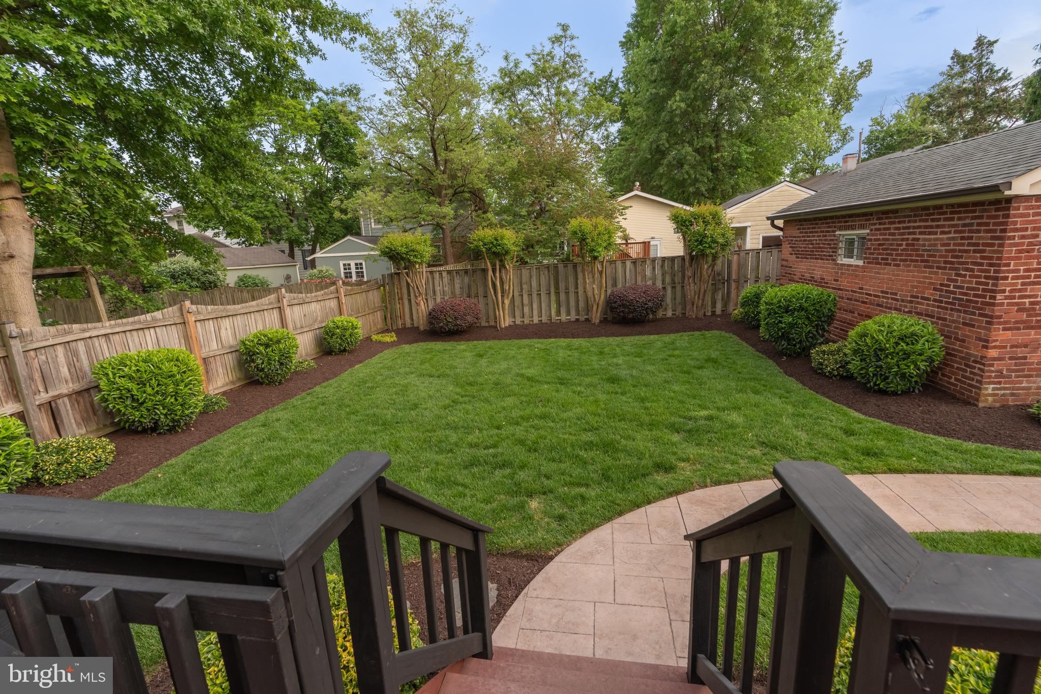 10 W HOWELL AVENUE