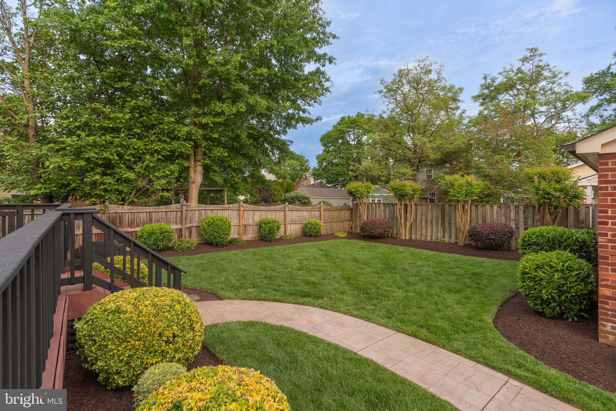 10 W HOWELL AVENUE